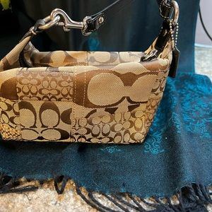 Small Coach purse, good size for a little girl. Good condition.